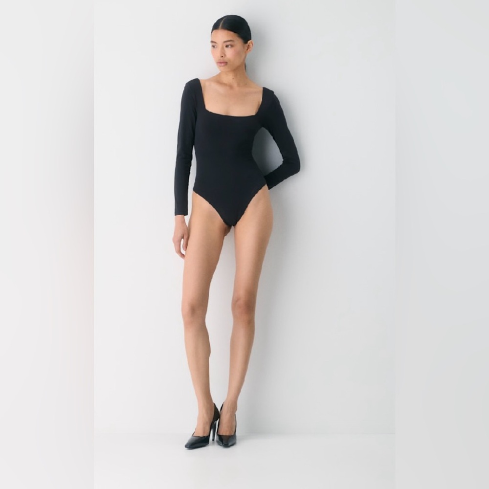 Aritzia Babaton Black Square Neck Bodysuit